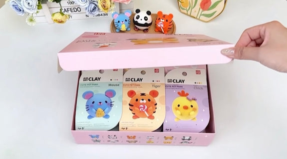 Air-dry clay craft kit for kids shown being unboxed, featuring a pink ‘Cute Pet Park’ LOUPOR clay set with animal figures. Hands open the box to reveal colorful clay tubs and tools. Perfect creative gift idea for children, DIY activities, Montessori play, birthday presents, and Christmas gifts. Encourages imagination, fine-motor skills and screen-free play.